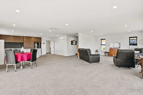 Photo of property in 3f Honeyfield Drive, Whalers Gate, New Plymouth, 4310