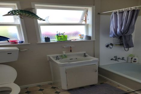 Photo of property in 19 Titchener Street, New Lynn, Auckland, 0600