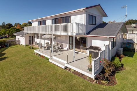 Photo of property in 10 Aquarius Drive, Kawaha Point, Rotorua, 3010