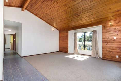 Photo of property in 2/123 Spinella Drive, Bayview, Auckland, 0629