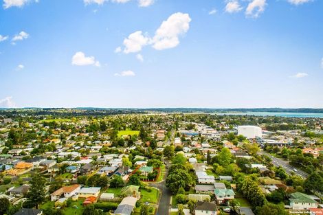Photo of property in 24 Graham Avenue, Te Atatu Peninsula, Auckland, 0610