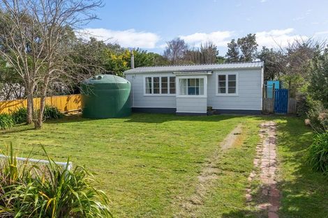 Photo of property in 674 Waikawa Beach Road, Waikawa Beach, Levin, 5573