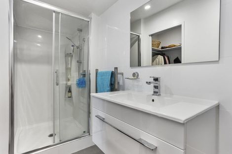 Photo of property in 117 Oreil Avenue, West Harbour, Auckland, 0618