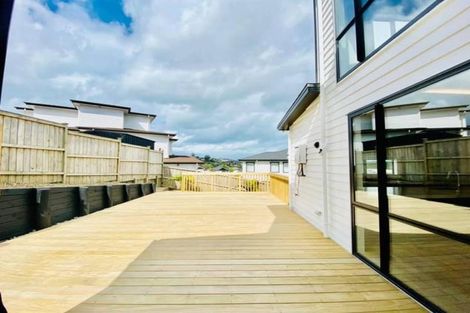 Photo of property in 25 Colliston Rise, Pinehill, Auckland, 0632