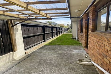 Photo of property in 15b Roberts Road, Te Atatu South, Auckland, 0610