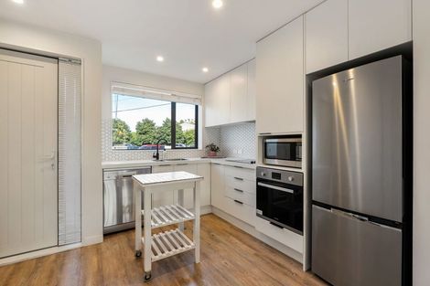 Photo of property in 2/2 Stone Street, Miramar, Wellington, 6022