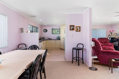 Photo of property in 10 Aquarius Drive, Kawaha Point, Rotorua, 3010