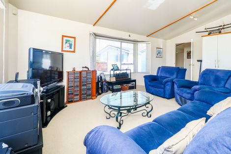 Photo of property in 80h Tirimoana Road, Te Atatu South, Auckland, 0602