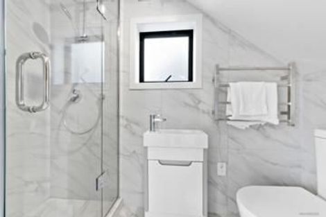 Photo of property in 1/1 Kaponga Crescent, New Lynn, Auckland, 0600