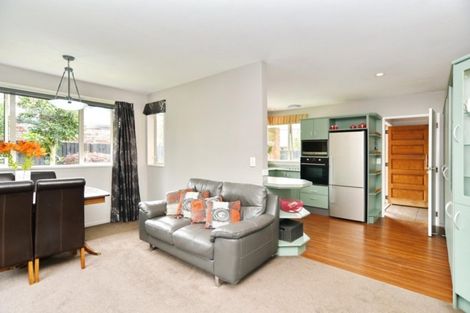 Photo of property in 27a Farnswood Place, Redwood, Christchurch, 8051