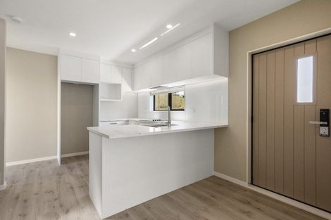 Photo of property in 47a Gossamer Drive, Pakuranga Heights, Auckland, 2010