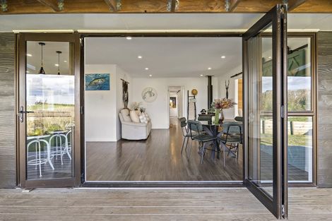 Photo of property in 44b Crosland Road, South Head, 0874