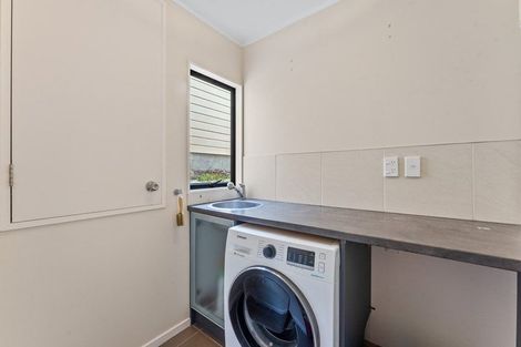 Photo of property in 2/12 Helicon Place, Totara Vale, Auckland, 0629