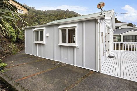 Photo of property in 2 Linwood Way, Island Bay, Wellington, 6023
