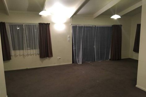 Photo of property in 17 Fernhaven Grove, Newlands, Wellington, 6037