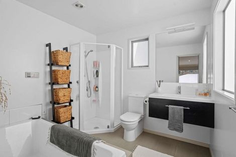 Photo of property in 3 Rere Road, Lake Hayes, Queenstown, 9304