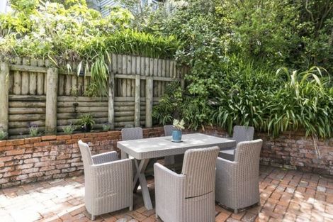 Photo of property in 112 Kelburn Parade, Kelburn, Wellington, 6012