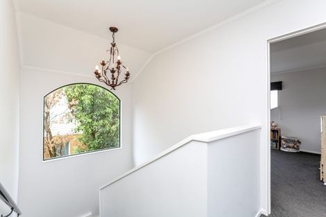 Photo of property in 9 Sandel Rise, Merrilands, New Plymouth, 4312