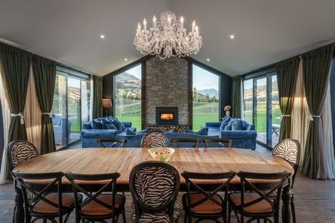 Photo of property in 16 Runholder Rise, Jacks Point, 9371