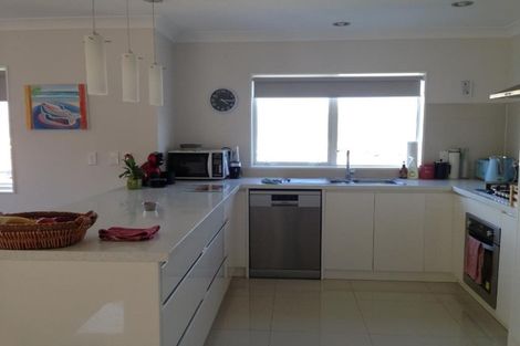 Photo of property in 28 Cosgrove Rise, Riverstone Terraces, Upper Hutt, 5018