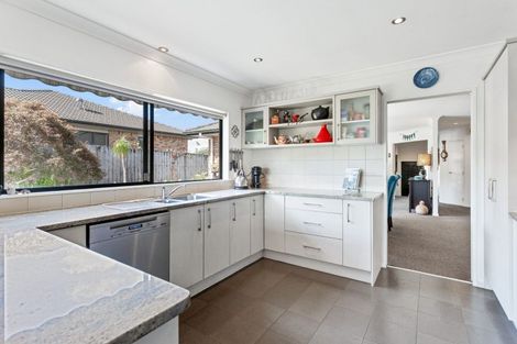 Photo of property in 20 Mackwell Road, Fairview Heights, Auckland, 0632