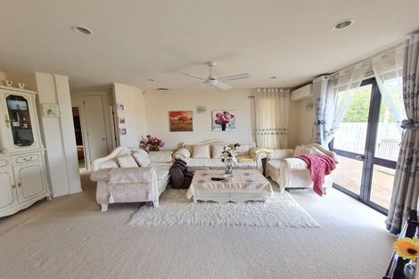Photo of property in 800a East Coast Road, Oteha, Auckland, 0630