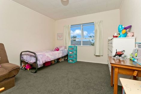 Photo of property in 14 Jumento Place, Unsworth Heights, Auckland, 0632