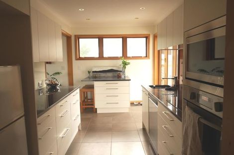 Photo of property in 45 Maungaraki Road, Korokoro, Lower Hutt, 5012