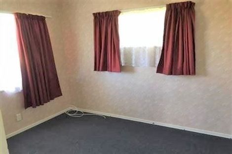 Photo of property in 5 Talavera Place, Te Atatu South, Auckland, 0602