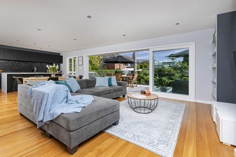 Photo of property in 1 Hanlon Crescent, Narrow Neck, Auckland, 0624