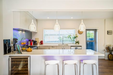 Photo of property in 2/101 Sylvan Avenue, Northcote, Auckland, 0627