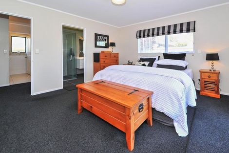 Photo of property in 3 Glenross Drive, Wattle Downs, Auckland, 2103