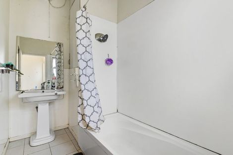 Photo of property in 28 Sunnyhaven Avenue, Beach Haven, Auckland, 0626