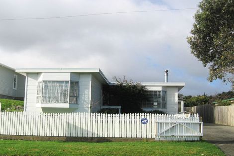 Photo of property in 36 Gray Avenue, Paraparaumu Beach, Paraparaumu, 5032