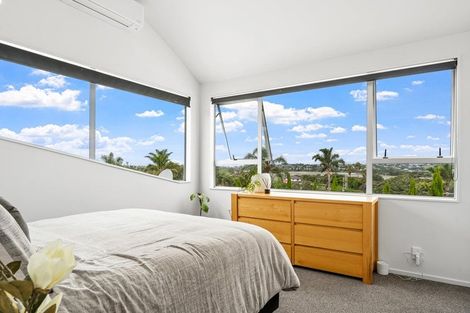 Photo of property in 121 Tauranga Place, Orewa, 0931