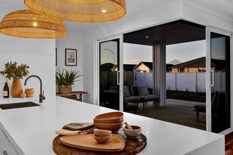 Photo of property in 1 Pukatea Street, Hawera, 4610