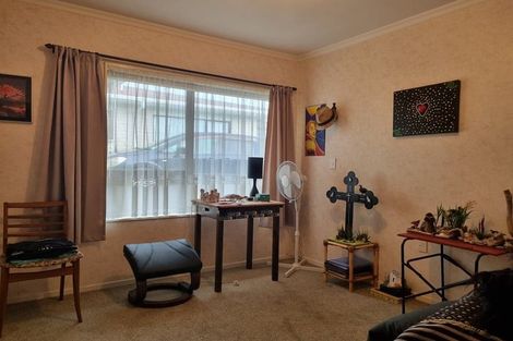 Photo of property in 7/2 Broadway, Waitara, 4320