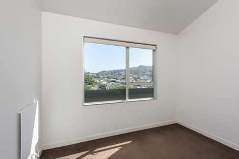 Photo of property in 10/3 Severn Street, Island Bay, Wellington, 6023