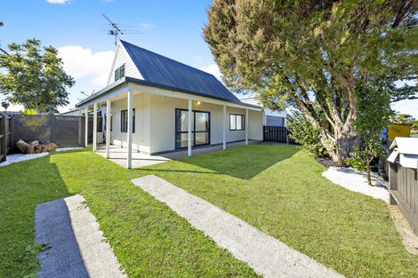 Photo of property in 2 Braeburn Place, Takanini, 2112