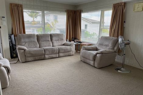 Photo of property in 2/17 Jenelin Road, Glendene, Auckland, 0602