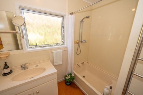 Photo of property in 25 Stratford Drive, Cable Bay, 0420