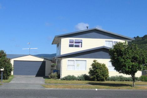Photo of property in 11 Turon Crescent, Totara Park, Upper Hutt, 5018