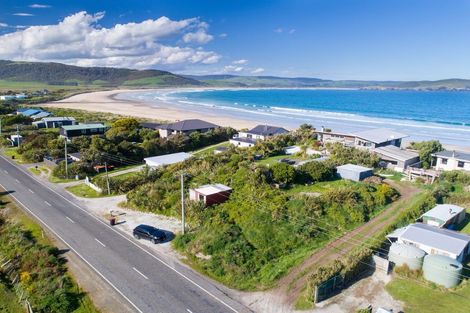 Photo of property in 523 Waikawa-curio Bay Road, Curio Bay, Tokanui, 9884