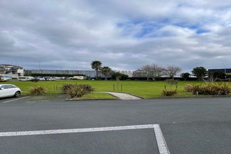 Photo of property in 6a/71 Spencer Road, Oteha, Auckland, 0632