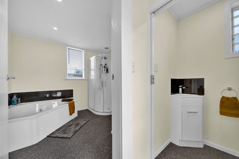 Photo of property in 17 Galt Street, Hawera, 4610