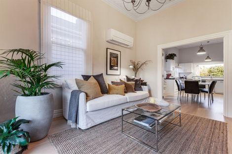 Photo of property in 4 William Bond Street, Stanley Point, Auckland, 0624