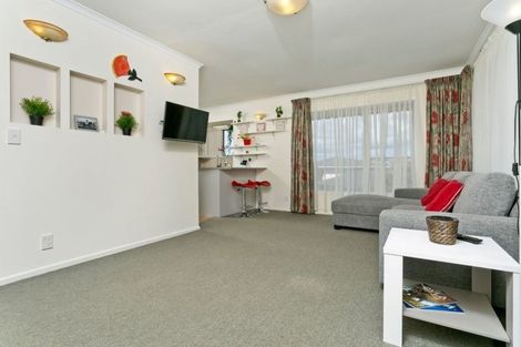 Photo of property in 1/9 Lancelot Place, Glenfield, Auckland, 0629