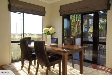 Photo of property in 49 Paynters Avenue, Strandon, New Plymouth, 4312