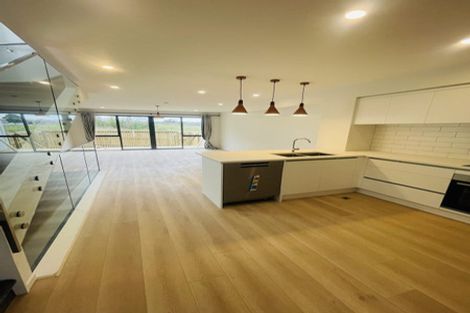 Photo of property in 10 Ingham Court, Fairview Heights, Auckland, 0632