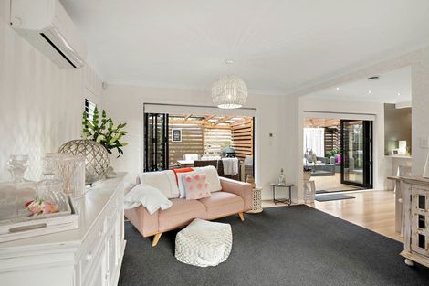 Photo of property in 70 Prince Regent Drive, Half Moon Bay, Auckland, 2012